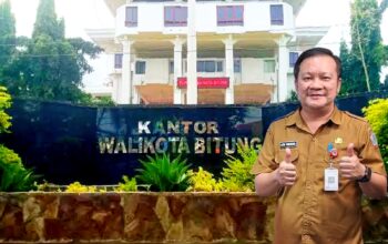 Plt Kadis Kominfo Bitung Altin Tumengkol tegaskan kas daerah masih belum menerima transfer DAU SG dari Pemerintah Pusat, dan mengimbau masyarakat tidak terpengaruh informasi yang tidak akurat. (Foto: Dok. SUDARA.ID)