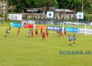Tandukan maut Herrie Lontoh (HELO13) saat menggetarkan jala Bolsel FC pada menit ke-55 dalam Final Piala Gubernur Sulut di Stadion Klabat, Minggu (19/4). (Foto: Ridho L Tobing)