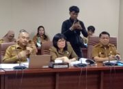 Kepala Dinas PUPR Sulut, Dr. Deicy Paath, menjawab pertanyaan anggota Pansus LKPJ DPRD Sulut terkait pemeliharaan jalan dan anggaran konstruksi, Senin (20/4/2026). (Foto: Ridho L Tobing)