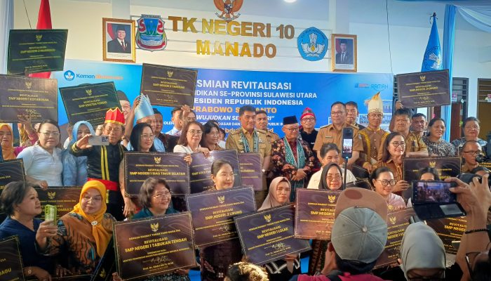 Gubernur Yulius Sambut Haru Mendikdasmen, Sekolah di Sulut Banjir ‘Oleh-Oleh’ dari Presiden Prabowo