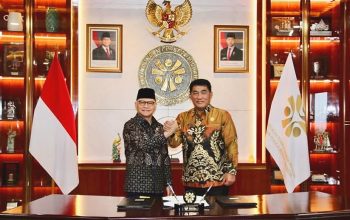 Sinergi pusat dan daerah! Gubernur Yulius Selvanus resmi teken kerja sama dengan Menteri PPMI untuk jamin keamanan dan peningkatan kompetensi pekerja migran asal Sulut. (Foto: Dok. Istimewa)