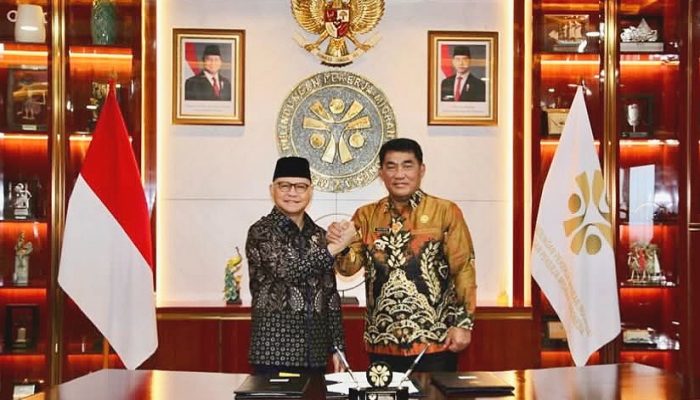 Gubernur Yulius dan Menteri Muktharudin Teken MoU Perlindungan Pekerja Migran Sulut