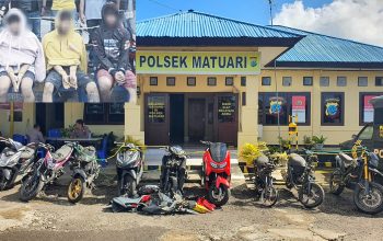 Bukti hasil pencurian motor di Polsek Matuari. (Insert gambar) Tiga orang pemuda terduga pelaku curanmor. (Foto: Dok.Istimewa)