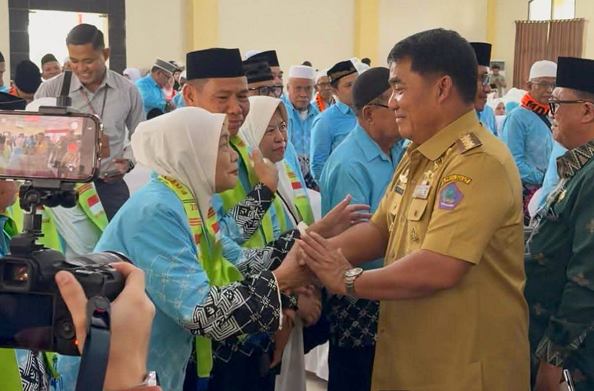 Gubernur Yulius Selvanus saat melepas secara resmi 394 jemaah haji Provinsi Sulawesi Utara pada musim haji 1447 H Tahun 2026.(Foto: Dok. Istimewa)