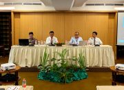Rektor Unsrat, Prof. Dr. Ir. Oktovian Berty Alexander Sompie, M.Eng., IPU, ASEAN Eng (kedua dari kiri) didampingi Wakil Rektor II, Prof Dr Ir Royke Montolalu SPi MSc (tengah), Wakil Rektor III Dr Ralfie Pinasang SH MH dan Wakil Rektor IV Ir Steenie Edward Wallah MSc PhD, saat membuka FGD Zona Integritas (ZI) Unsrat di Quality Hotel Manado, Selasa (28/4/2026). (Foto: Dok. Istimewa)