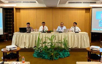 Rektor Unsrat, Prof. Dr. Ir. Oktovian Berty Alexander Sompie, M.Eng., IPU, ASEAN Eng (kedua dari kiri) didampingi Wakil Rektor II, Prof Dr Ir Royke Montolalu SPi MSc (tengah), Wakil Rektor III Dr Ralfie Pinasang SH MH dan Wakil Rektor IV Ir Steenie Edward Wallah MSc PhD, saat membuka FGD Zona Integritas (ZI) Unsrat di Quality Hotel Manado, Selasa (28/4/2026). (Foto: Dok. Istimewa)