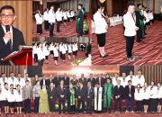 Rektor UNSRAT bersama 20 apoteker baru angkatan pertama FMIPA yang resmi diambil sumpah/janji profesinya, Selasa (28/4). Seluruh lulusan berhasil lulus ujian kompetensi nasional 100 persen. (Foto: Dok. Istimewa)