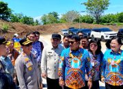 PACU INVESTASI: Gubernur Sulawesi Utara, Mayjen TNI (Purn) Yulius Selvanus SE, meninjau langsung progres infrastruktur di KEK Bitung, Kamis (30/4/2026). Peninjauan dilakukan untuk memastikan kesiapan kawasan menampung investasi yang kini mencapai Rp10,5 triliun. (Foto: Istimewa)