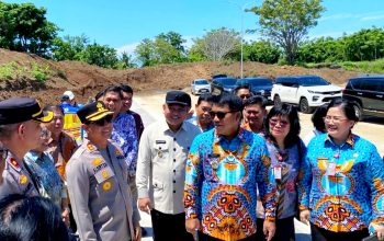 PACU INVESTASI: Gubernur Sulawesi Utara, Mayjen TNI (Purn) Yulius Selvanus SE, meninjau langsung progres infrastruktur di KEK Bitung, Kamis (30/4/2026). Peninjauan dilakukan untuk memastikan kesiapan kawasan menampung investasi yang kini mencapai Rp10,5 triliun. (Foto: Istimewa)