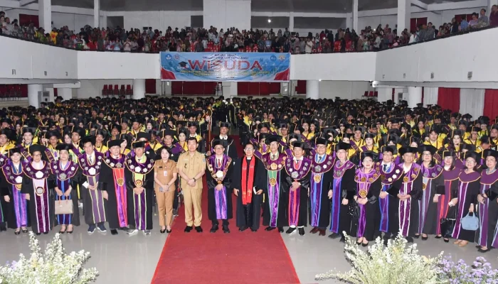 Wisuda Unsrat: Rektor Berty Sompie Gaungkan Filosofi Si Tou Timou Tumou Tou bagi Lulusan Baru
