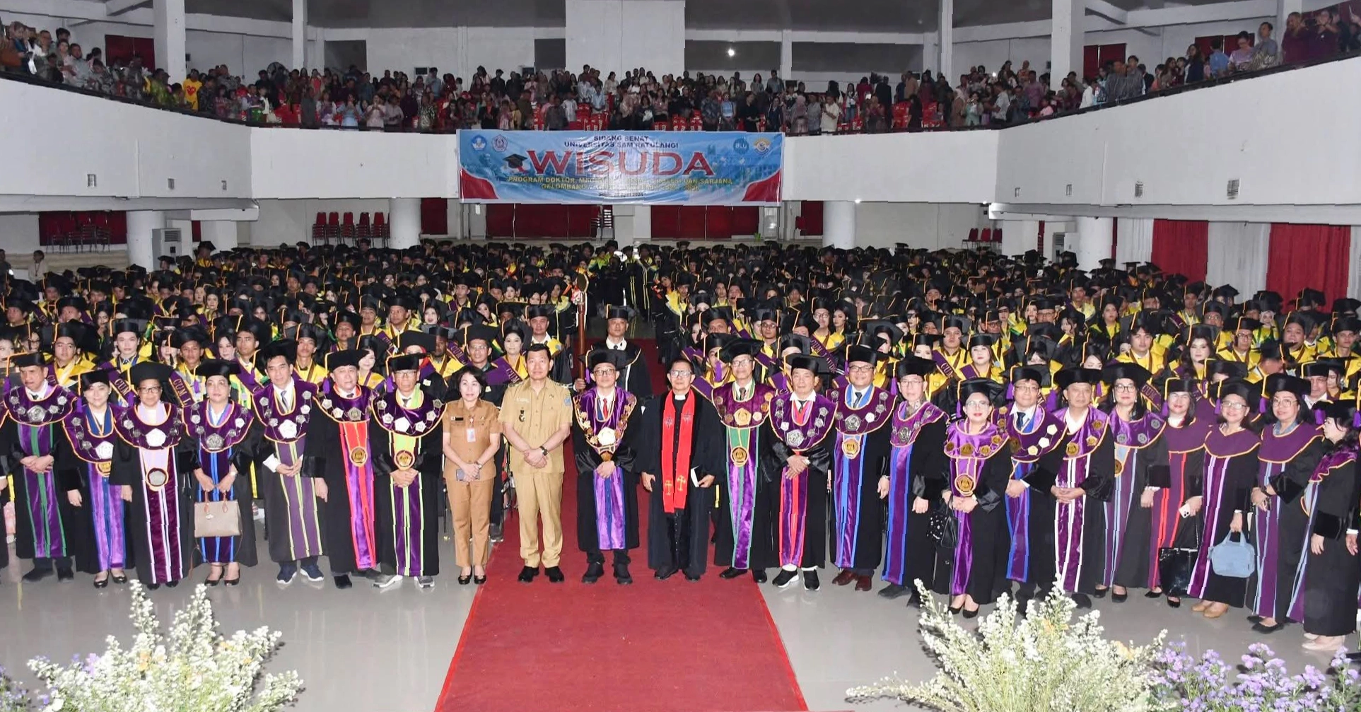 ​GENERASI INOVATIF: Para lulusan Unsrat diharapkan mampu menjawab tantangan zaman dan berani menciptakan peluang baru di masa depan. (Foto: Istimewa)