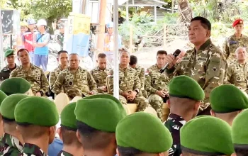 Menhan Sjafrie Sjamsoeddin saat memberikan motivasi dan arahan Yonif TP 916/Bara Sakti di Kota Bitung. (Foto: Dok. Istimewa)