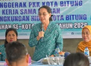 Kolaborasi Sinergis: Ketua TP PKK Kota Bitung, Ny. Ellen Honandar-Sondakh, dan Kepala DLH Bitung, Merianti Dumbela, saat acara penandatanganan Nota Kesepahaman (MoU) kedua lembaga tersebut yang fokus pada pengolahan sampah organik menjadi kompos bernilai guna. (Foto: Dok. Istimewa)