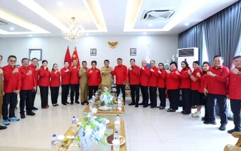 Momen kebersamaan PDI Perjuangan Sulut dengan Gubernur Yulius Selvanus, Senin (11/5/2026). (Foto: Istimewa)