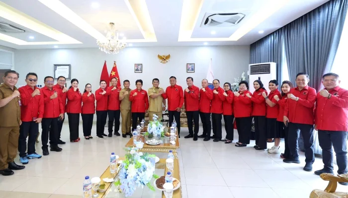 Diplomasi ‘Baku Tongka’: Olly Dondokambey Pimpin Elite PDIP Sulut ‘Bakudapa’ Gubernur Yulius Selvanus