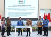 Bupati Bolaang Mongondow (Bolmong), Yusra Alhabsyi, S.E., saat penandatanganan Komitmen Bersama Pencegahan Korupsi dan Penguatan Ekonomi Daerah melalui Transformasi Pelayanan Publik Bidang Pertanahan dan Tata Ruang. (Foto: Istimewa)