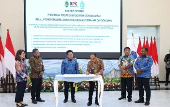 Bupati Bolaang Mongondow (Bolmong), Yusra Alhabsyi, S.E., saat penandatanganan Komitmen Bersama Pencegahan Korupsi dan Penguatan Ekonomi Daerah melalui Transformasi Pelayanan Publik Bidang Pertanahan dan Tata Ruang. (Foto: Istimewa)