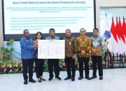 PERCONTOHAN NASIONAL: Gubernur Sulut Yulius Selvanus memantapkan posisi Sulawesi Utara sebagai pilot project nasional tata kelola pertanahan yang transparan dan bebas korupsi bersama jajaran KPK dan Kementerian ATR/BPN. (Foto: Istimewa)