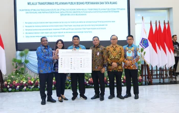 PERCONTOHAN NASIONAL: Gubernur Sulut Yulius Selvanus memantapkan posisi Sulawesi Utara sebagai pilot project nasional tata kelola pertanahan yang transparan dan bebas korupsi bersama jajaran KPK dan Kementerian ATR/BPN. (Foto: Istimewa)