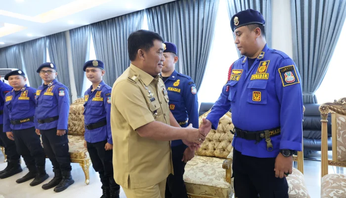 Di Balik Duka Kebakaran Mega Mall, Gubernur Yulius Apresiasi Damkar Manado dan Petugas Keamanan