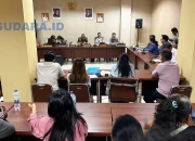 Wakil Ketua Komisi IV DPRD Sulut, Louis Carl Schramm bersama anggota komisi saat memediasi sengketa buruh RSUP Prof Kandou. (Foto: Ridho L Tobing)