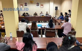 Wakil Ketua Komisi IV DPRD Sulut, Louis Carl Schramm bersama anggota komisi saat memediasi sengketa buruh RSUP Prof Kandou. (Foto: Ridho L Tobing)