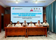 Koordinator LKBH Korpri Sulut, Marchelino Mewengkang dan Tim, bersama Kepala Dinas DKIPS Sulut, Zainudin Saleh Hilimi, saat gelar sosialisasi advokasi dan perlindungan hukum bagi ASN di lingkup Diskominfo Sulut, Rabu (20/5/2026). (Foto: Dok. Istimewa)