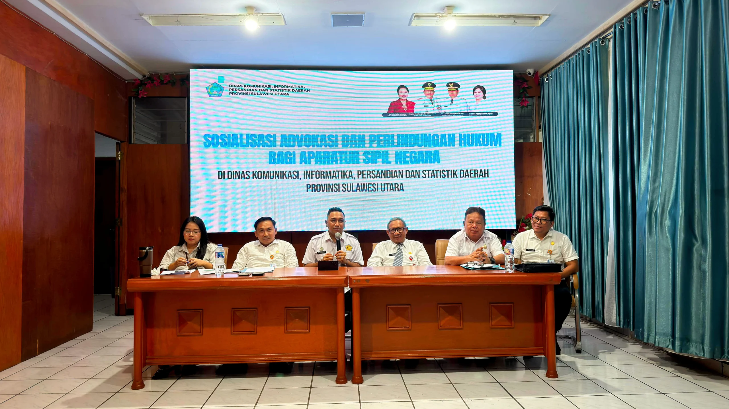 Koordinator LKBH Korpri Sulut, Marchelino Mewengkang dan Tim, bersama Kepala Dinas DKIPS Sulut, Zainudin Saleh Hilimi, saat gelar sosialisasi advokasi dan perlindungan hukum bagi ASN di lingkup Diskominfo Sulut, Rabu (20/5/2026). (Foto: Dok. Istimewa)