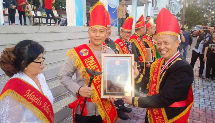 Kapolres Bitung Albert Zai Dianugerahi Gelar Adat Minahasa: Tonaas Tonsea Waraney Gumigiroth