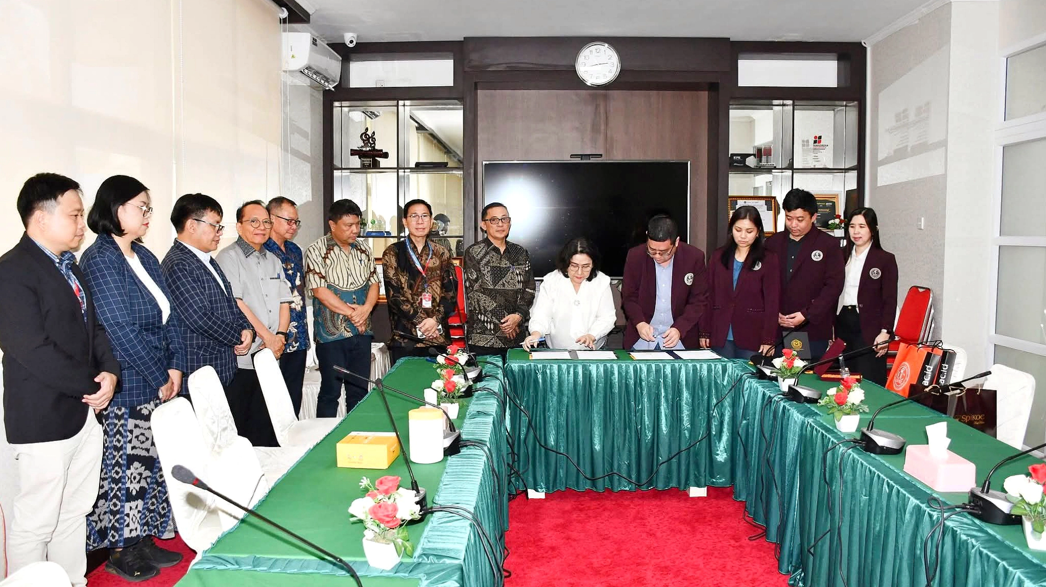 FT Unsrat resmi menjalin kerja sama strategis dengan FTI Universitas Ciputra Surabaya guna memperkuat riset, kurikulum bersama, dan penguatan implementasi Kampus Berdampak, Kamis (21/5/2026). (Foto: Istimewa)