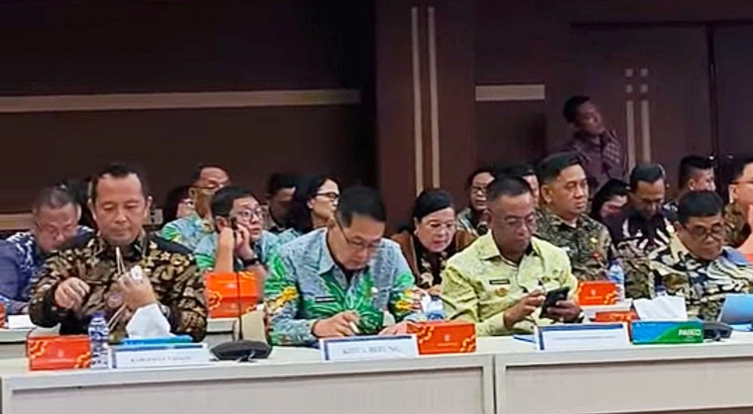 Walikota Bitung Hengky Honandar SE saat menghadiri forum Dedicated Team Meeting RIRU Sulut di Kantor Perwakilan BI Sulawesi Utara, Kamis (21/5/2026). (Foto: Dok. Istimewa)
