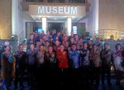 Menteri Kebudayaan RI Fadli Zon bersama Gubernur Sulut Mayjen TNI (Purn) Yulius Selvanus SE saat meresmikan wajah baru Museum Negeri Sulawesi Utara di Manado, Jumat (22/5/2026) malam. (Foto: Ridho L Tobing)