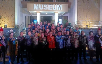 Menteri Kebudayaan RI Fadli Zon bersama Gubernur Sulut Mayjen TNI (Purn) Yulius Selvanus SE saat meresmikan wajah baru Museum Negeri Sulawesi Utara di Manado, Jumat (22/5/2026) malam. (Foto: Ridho L Tobing)