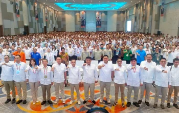 Unjuk kekuatan konsolidasi akbar! Foto bersama seluruh kader dan elite DPP Partai Gerindra dalam pembukaan Rakerda DPD Gerindra Sulut 2026. Momentum 14 bulan kepemimpinan Yulius-Victor menjadi bukti nyata lompatan ekonomi dan kesejahteraan masyarakat Sulawesi Utara. (Foto: Ridho L Tobing)