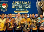DOMINASI SULUT: Gubernur Yulius Selvanus bersama para kepala daerah kabupaten/kota asal Sulawesi Utara usai memborong penghargaan dalam ajang Apresiasi Pemerintah Daerah Berprestasi 2026 di Kendari, Jumat (29/5/2026). (Foto: Istimewa/SUDARA.ID)