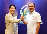 Salam Komando: Ketua Kadin Manado, Jemmy Asiku dan Ketua Hipmi Sulut, Hizkia R Sembel di Diklatda Hipmi Sulut 2026. (Foto: Dok. SUDARA.ID)
