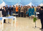 Gubernur Sulawesi Utara, Yulius Selvanus, saat melantik Tahlis Gallang sebagai Sekretaris Daerah Provinsi Sulut di Gedung Mapalus, Senin (4/5/2026). (Foto: Dok. Istimewa)