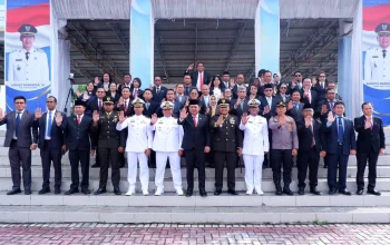 Wakil Walikota Bitung Randito Maringka S Sos, bersama jajaran Forkopimda dan Kepala OPD Kota Bitung meneguhkan komitmen menjaga persatuan pada momentum Hari Lahir Pancasila 2026, Senin (1/6/2026). (Foto: Istimewa)