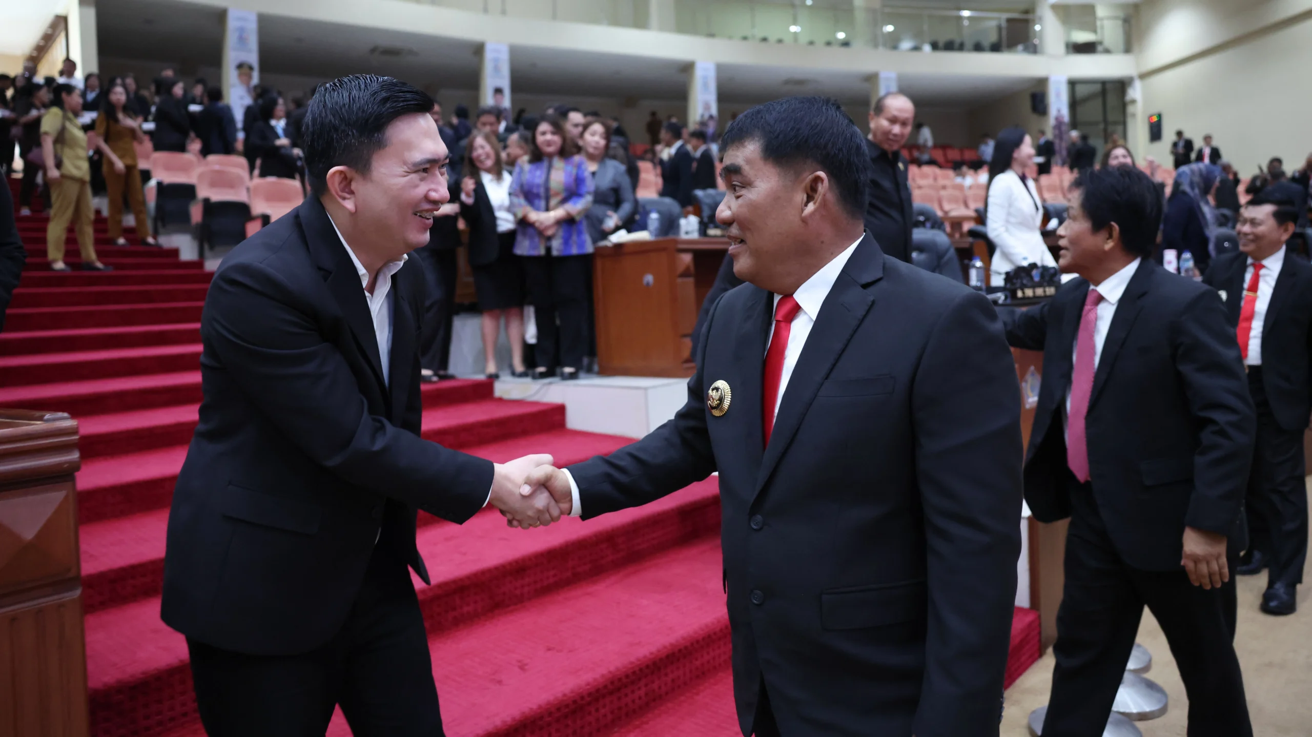 Ketua Fraksi PDI Perjuangan DPRD Sulut, Rocky Wowor bersama Gubernur Sulut, Yulius Selvanus. (Foto: Istimewa)