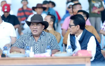 Gubernur Sulut Yulius Selvanus bersama Ketua Pengprov Pordasi Sulut, Adhi B. Supit saat gelar Kejuaraan Pacuan Kuda Piala Gubernur Sulawesi Utara (Sulut) 2026. (Foto: Istimewa)