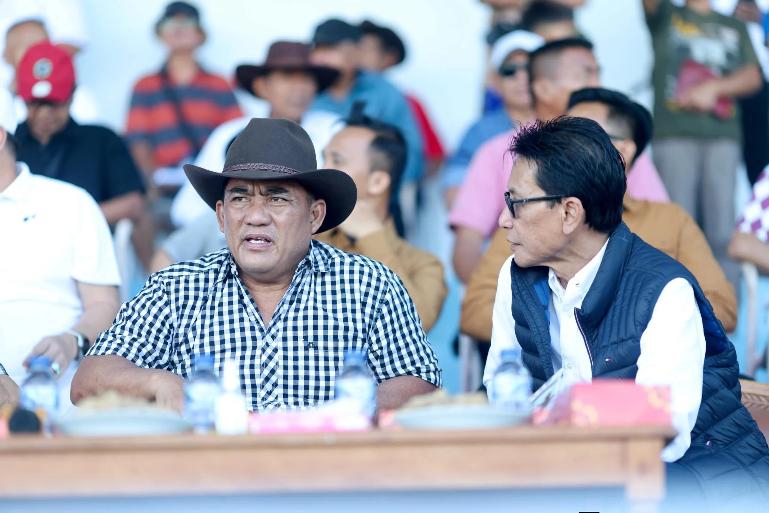 Gubernur Sulut Yulius Selvanus bersama Ketua Pengprov Pordasi Sulut, Adhi B. Supit saat gelar Kejuaraan Pacuan Kuda Piala Gubernur Sulawesi Utara (Sulut) 2026. (Foto: Istimewa)
