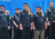 Sekretaris PBH Peradi Manado, Sanny Loho SH (depan paling kiri), saat moment pelantikan di The Sentra Hotel Manado, Kamis (11/6/2026). (Foto: untuk SUDARA.ID)