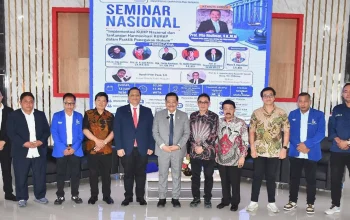 Sinergi Hukum Nasional: Wakil Menteri Koordinator bidang Hukum, HAM, Imigrasi, dan Pemasyarakatan sekaligus Ketua Umum Dewan Pimpinan Nasional (DPN) PERADI Prof. (H.C.) Dr. Otto Hasibuan, S.H., M.C.L., M.M., Rektor Unsrat Prof. Dr. Ir. Oktovian B.A. Sompie, M.Eng., IPU., ASEAN Eng., Ketua PBH Peradi Manado Handri Piter Poae, S.H., Sekretaris Sanny Loho, S.H., beserta para pakar hukum berfoto bersama usai Seminar Nasional di Auditorium Fakultas Hukum Unsrat, Manado, di Auditorium Fakultas Hukum Lantai 6 UNSRAT, Jumat (12/6/2026). (Foto: Istimewa)