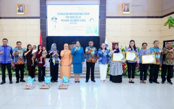 Ketua TP-PKK Sulut Ny. Anik Yulius Selvanus bersama Sekdaprov Tahlis Gallang dalam Peringatan HKG PKK ke-54 di Graha Gubernuran Bumi Beringin, Manado, Sabtu (13/6/2026). Momentum ini menjadi panggung transformasi kader menuju Indonesia Emas 2045. (Foto: Dok. Humas Pemprov Sulut)
