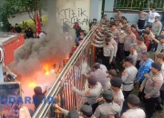Suasana unjuk rasa Mahasiswa di DPRD Sulawesi Utara, Rabu (17/6/2026). (Foto: Ridho L Tobing)