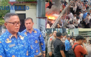 Berdiri di bagian garis terdepan, Plt Sekwan DPRD Sulut Niklas Silangen melakukan upaya maksimal untuk meredam tensi dan memfasilitasi ruang dialog bersama massa aksi mahasiswa sebelum situasi berakhir ricuh. Profesionalitas di tengah situasi kritis. (Foto: Ridho L Tobing)