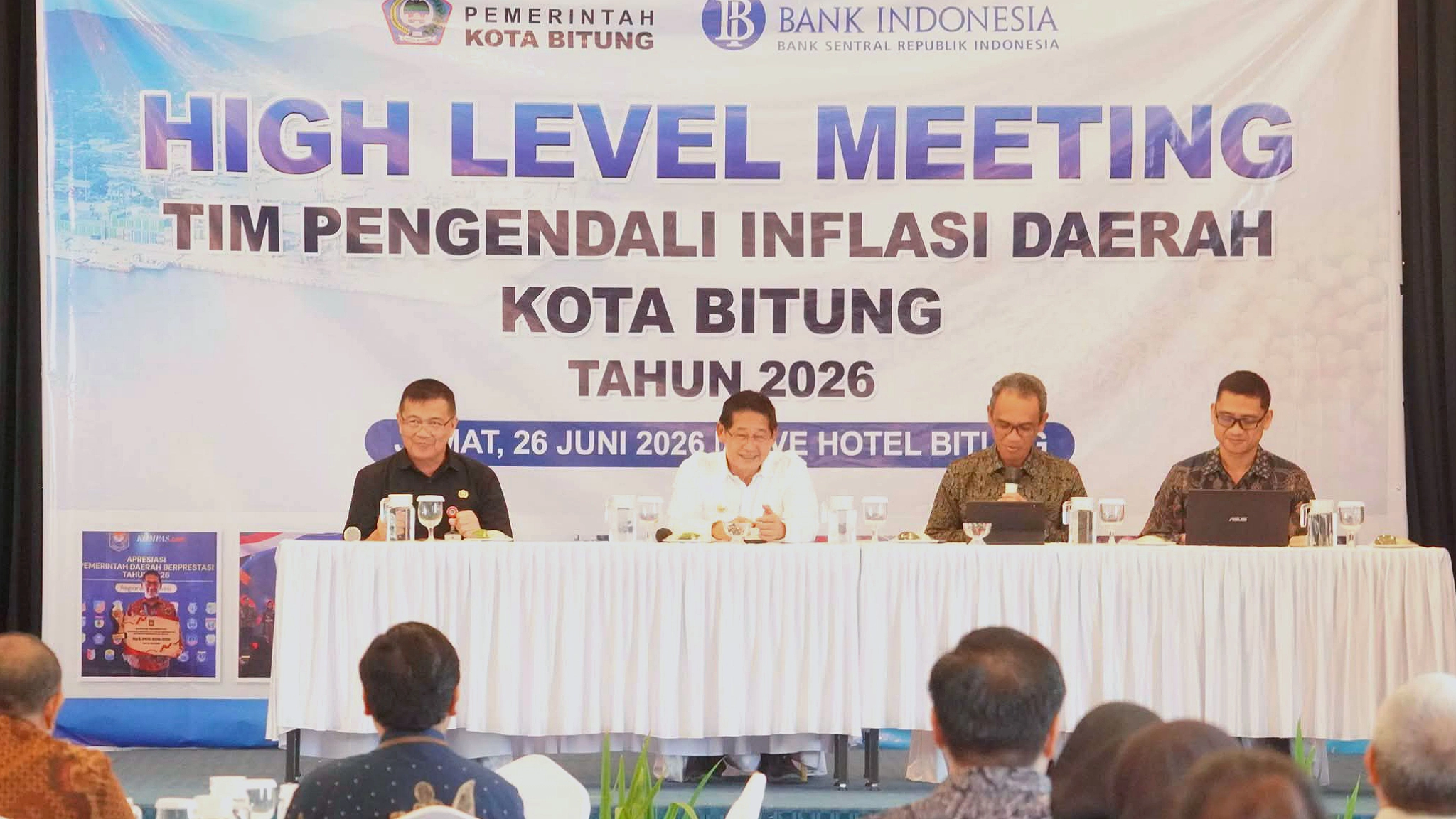 Walikota Bitung Hengky Honandar, S.E., saat membuka secara resmi High Level Meeting (HLM) TPID Kota Bitung Tahun 2026, guna memperkuat sinergi pengendalian inflasi daerah. (Foto: Dok.Istimewa)