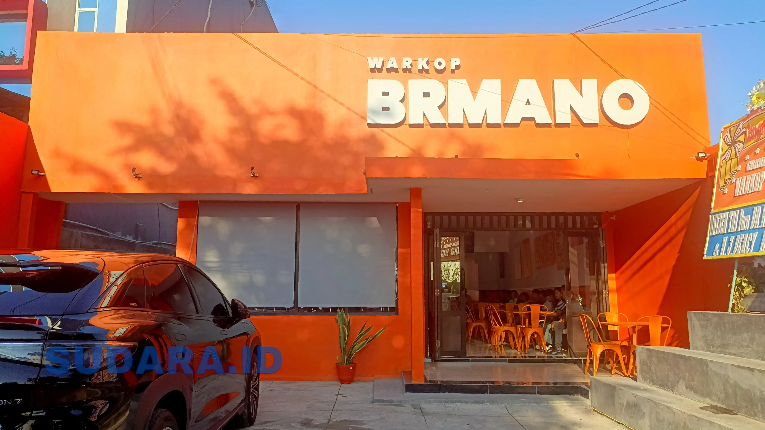 ​Warkop BRMANO resmi hadir di kawasan strategis Sario, Manado. Mengusung konsep rumah kopi modern, tempat ini disiapkan menjadi ruang interaksi dan kolaborasi bagi berbagai komunitas serta pelaku UMKM. (Foto: Ridho L Tobing)