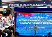 Walikota Bitung Hengky Honandar SE, saat mengikuti rapat pleno, dan menyimak arahan strategis terkait pembangunan infrastruktur kewilayahan yang disampaikan Menko AHY dalam penutupan Rakernas XVIII APEKSI 2026 di Medan, Kamis (2/7/2026). (Foto: Istimewa)