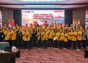 PANASKAN MESIN PARTAI: Seluruh jajaran pengurus DPD dan Korcab Hanura se-Sulut mengabadikan momen bersama pada agenda konsolidasi internal di Hotel Aryaduta Manado, Jumat (3/7/2026). (Foto: Istimewa)